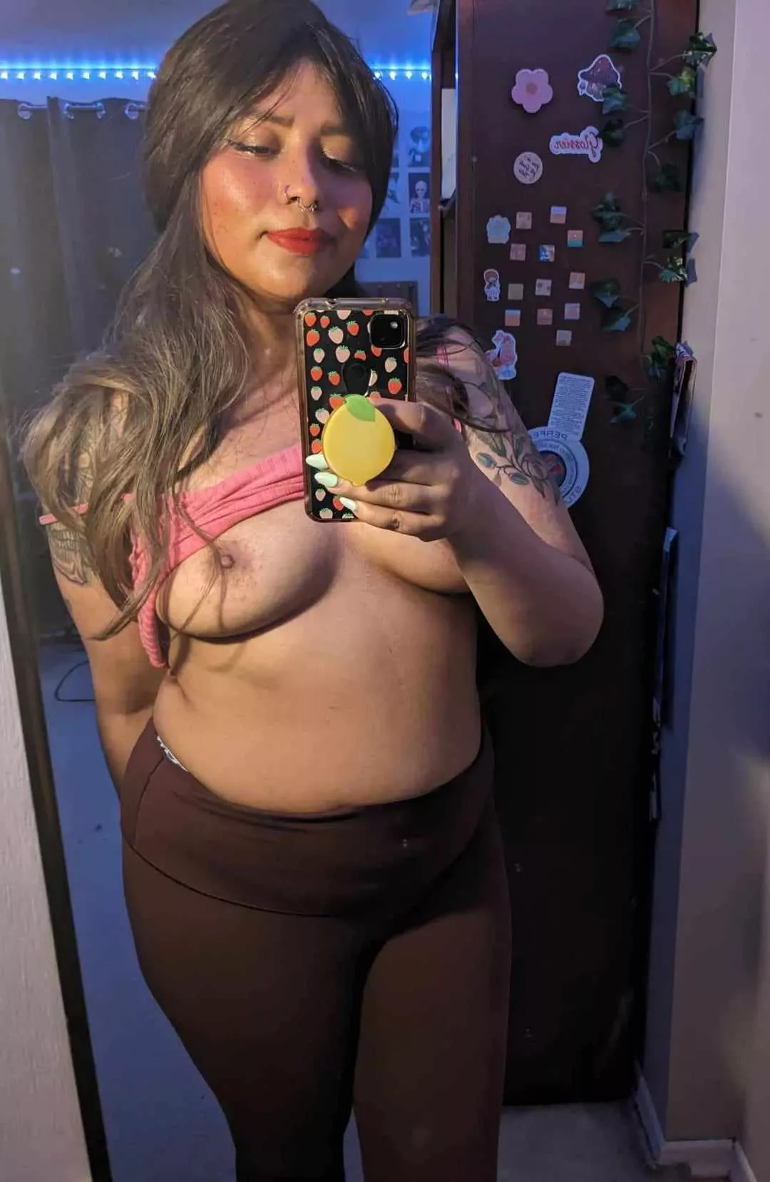 Do you find me pretty?  posted by the_czar_got_cake