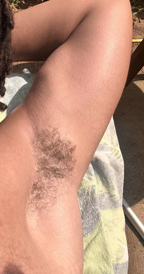 gettin some sun by hellbin09