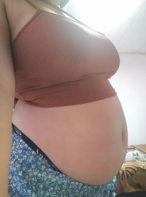 Hello how are you? I'm 22 years old. I'm from Venezuela I'm pregnant I'm very happy it's my first baby by natasha-Ad-7883