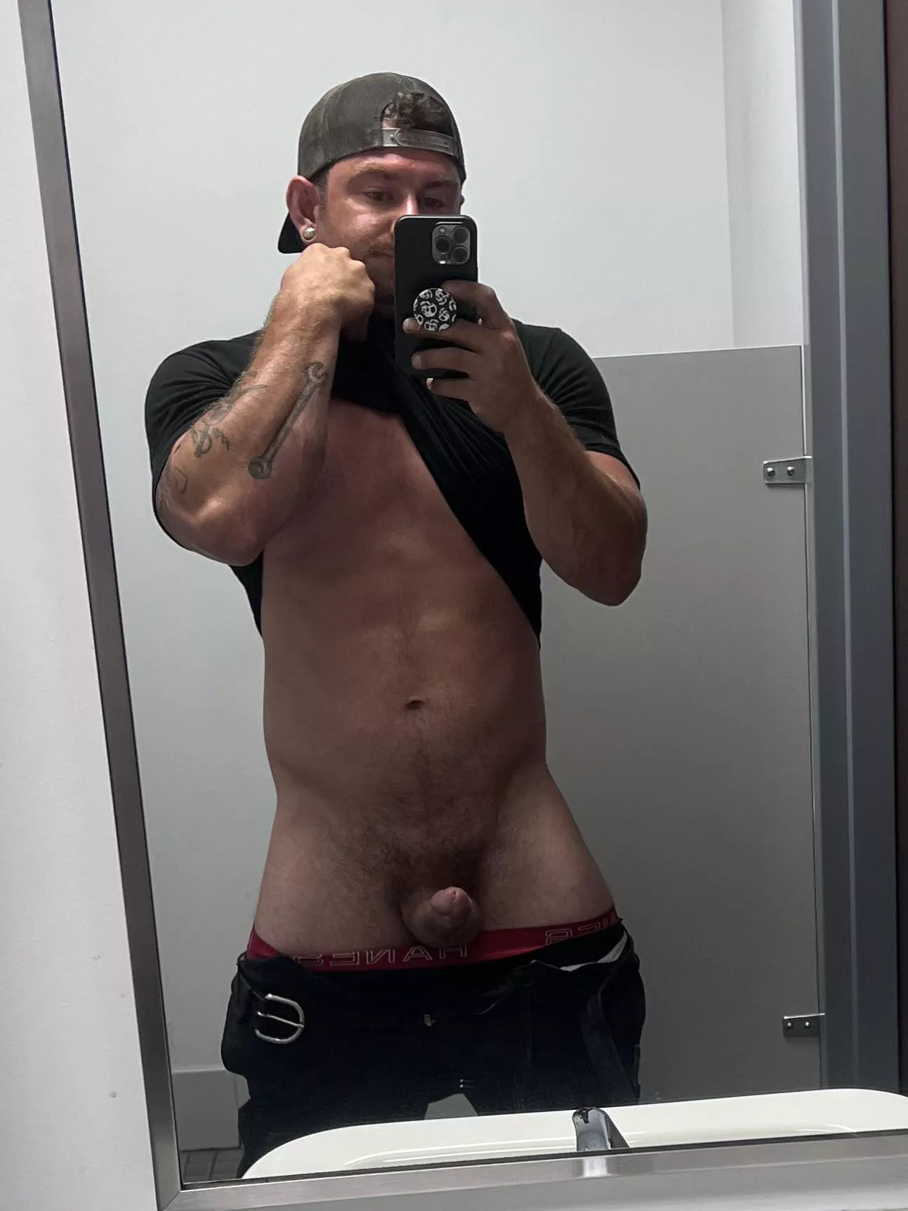 Horny at work posted by interstatedaydream9