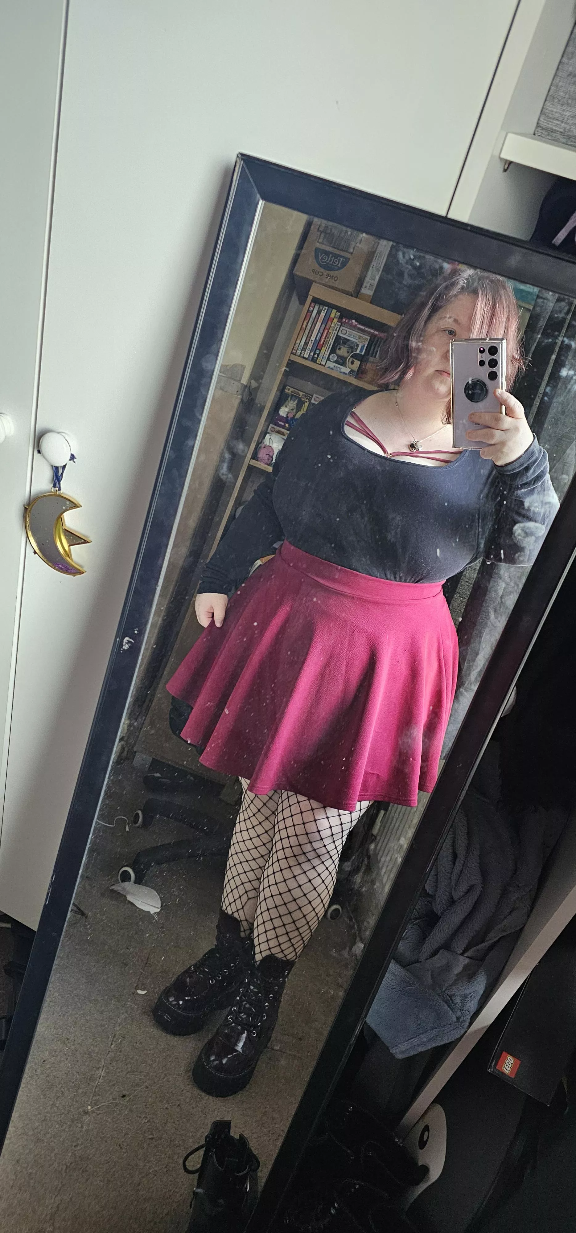 I love this outfit  posted by Hollow_Insanity