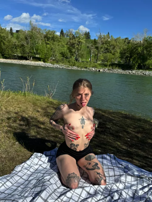 I’d love it if you sucked on my nipples by Mari_Yummy