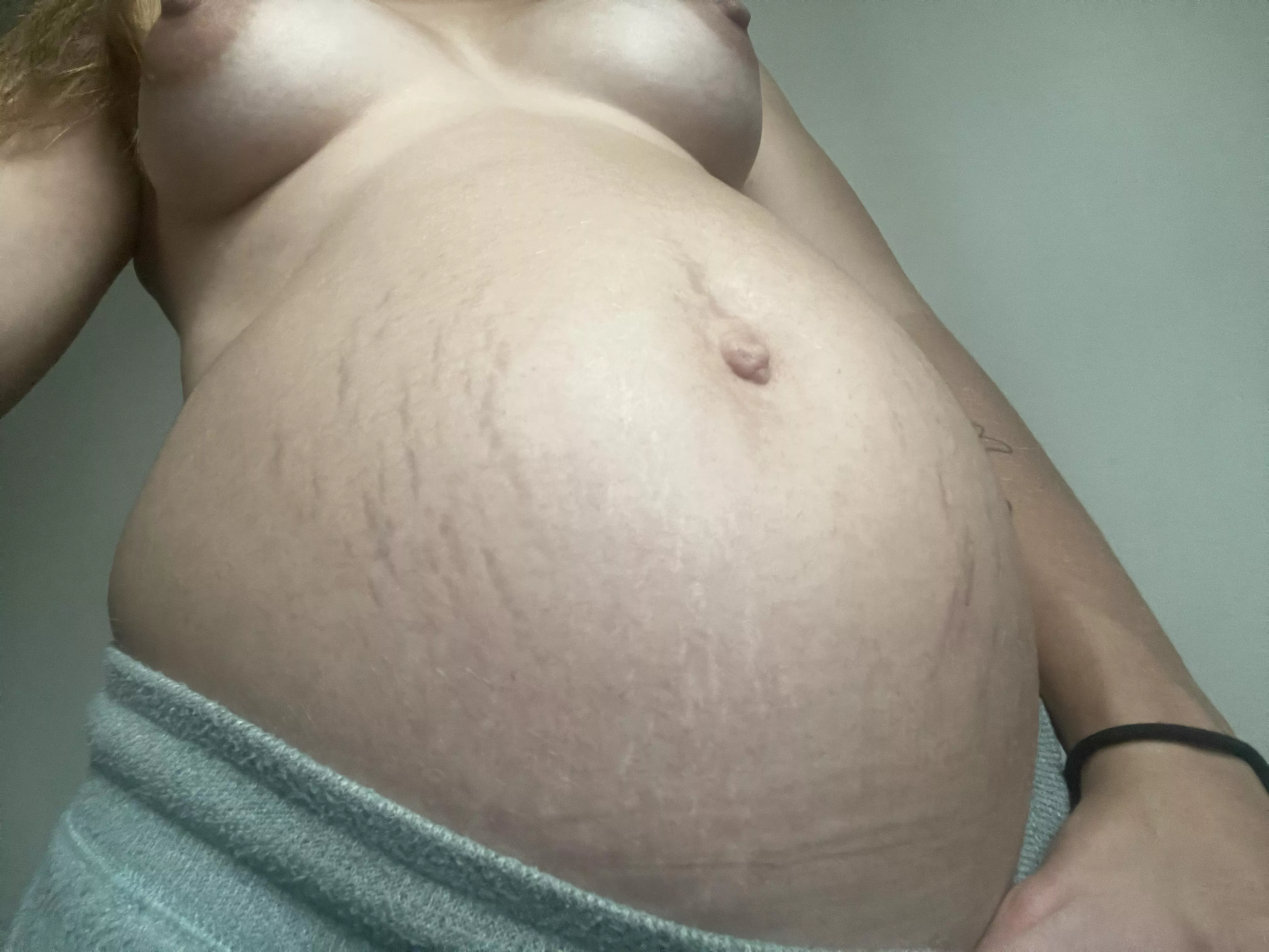My pregnant body makes me horny🤪 posted by Jade-3842