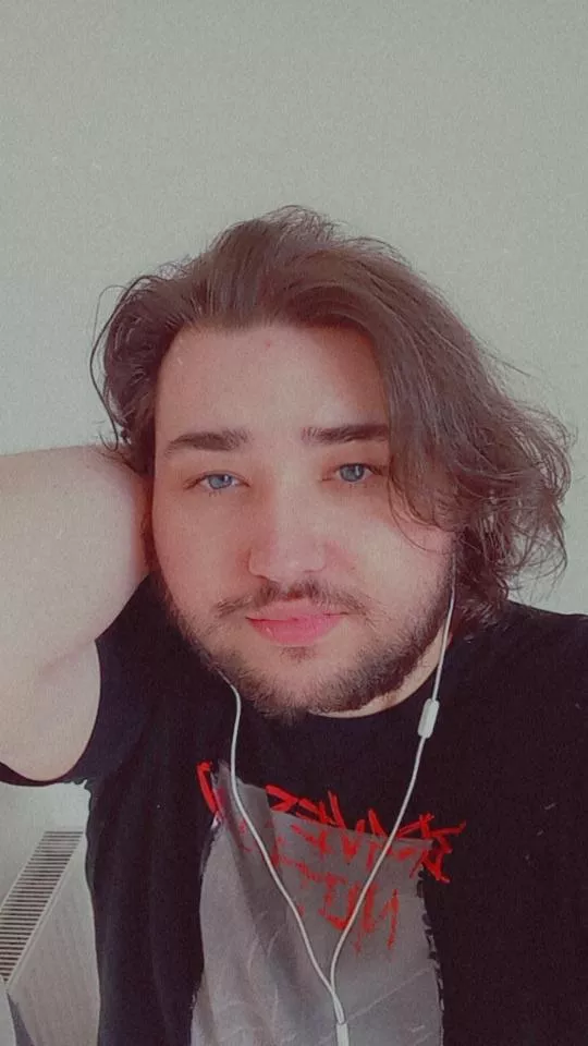 Need a gaymer bf to play pc with 🫢 posted by koltire