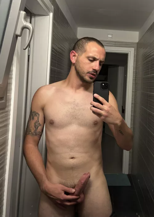 New iPhone, checking camera quality 😅 by MetroKilling