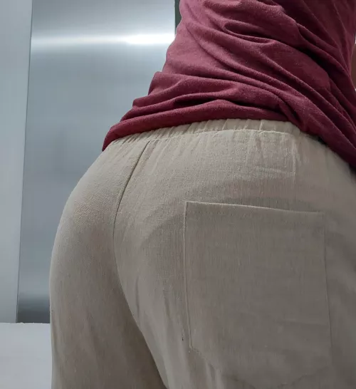 Some guy squeezed my booty on the train and whispered that I have nice panties on >< was it really obvious what i was wearing under? by thongbabe99