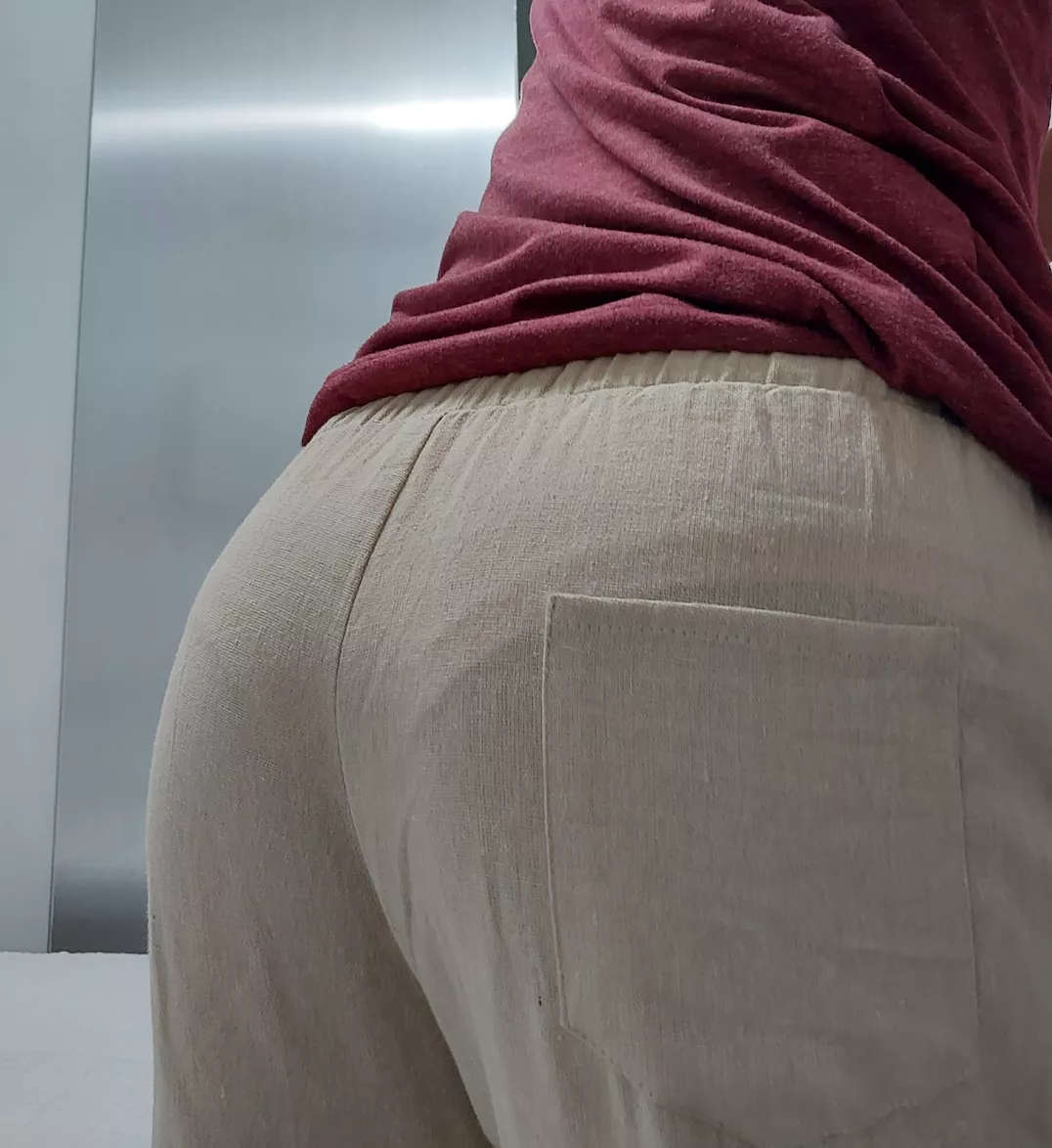 Some guy squeezed my booty on the train and whispered that I have nice panties on >< was it really obvious what i was wearing under? posted by thongbabe99