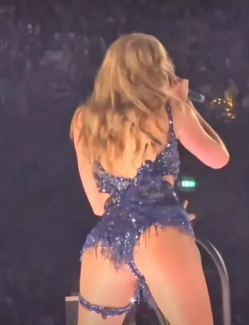 Taylor Swift by Hntcntbackup