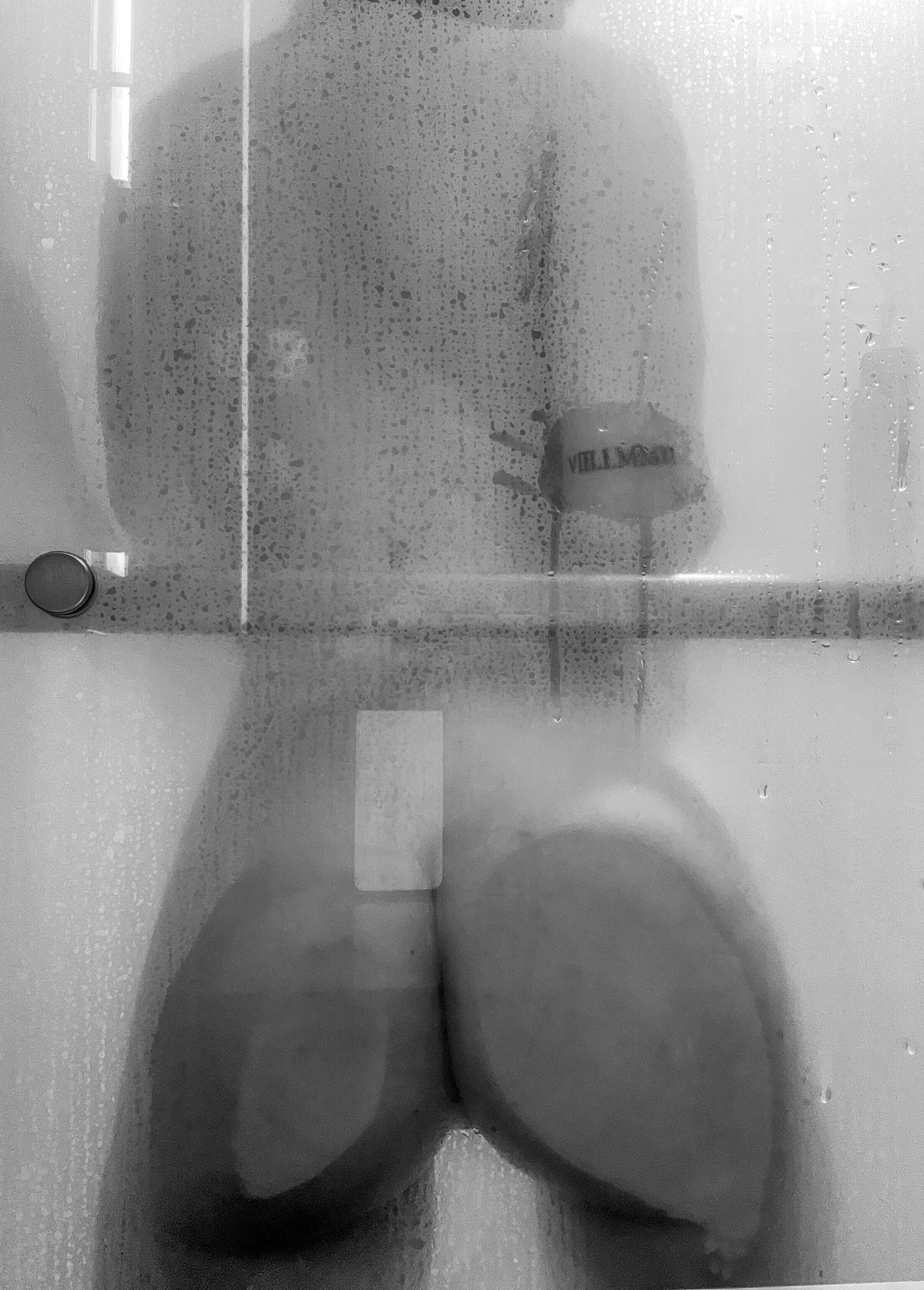 Who wants to play with me in the shower posted by Officialkaelove