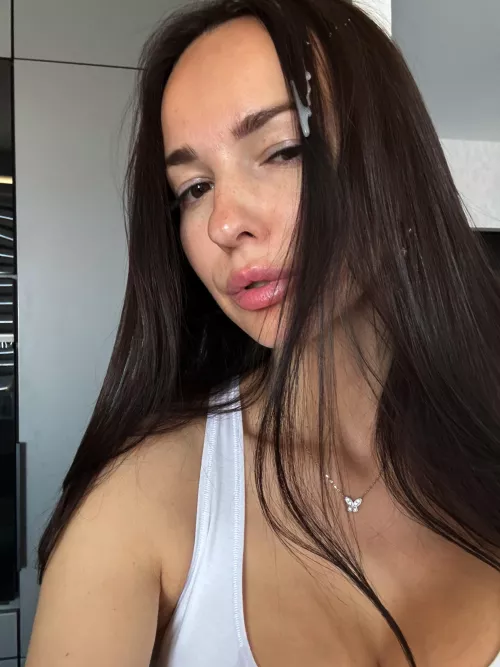 why do most people prefer brunettes by VladaSun