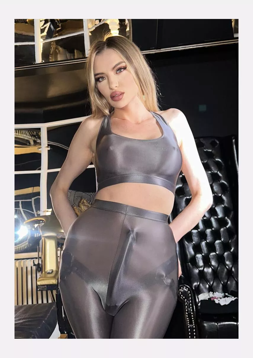 Undrr My leggings posted by Alternative-Wash7691