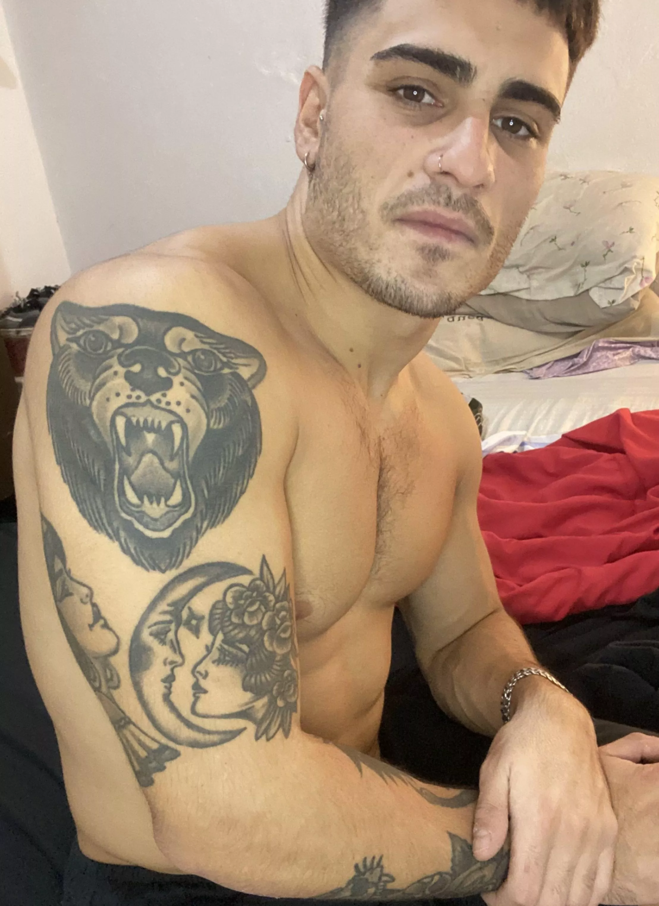  any bros like a yonguer guy?  posted by OlieTheKing