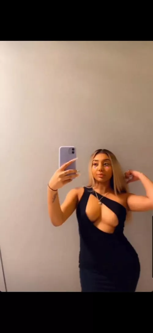 Barely fits  by eastendlife98