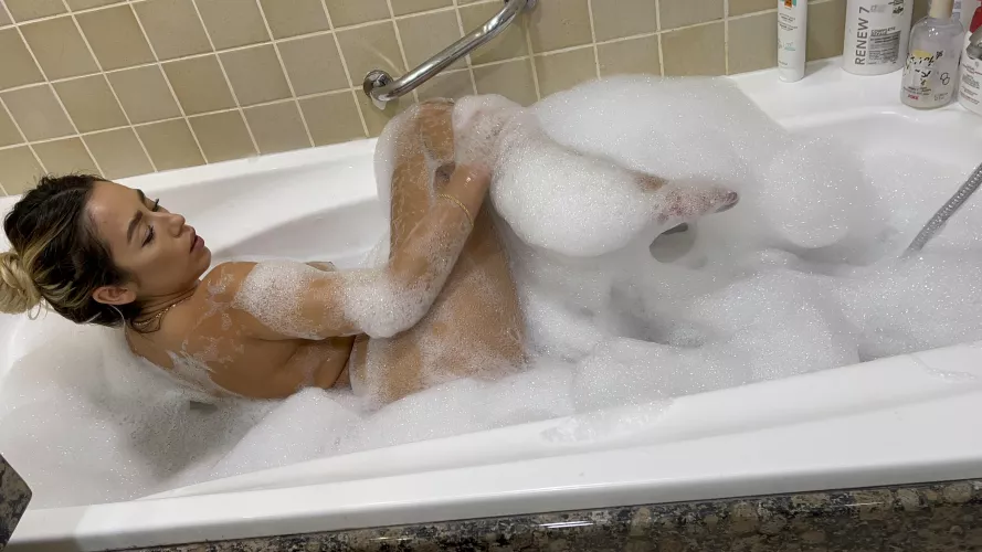 Come wash my back by StephanieInversiones