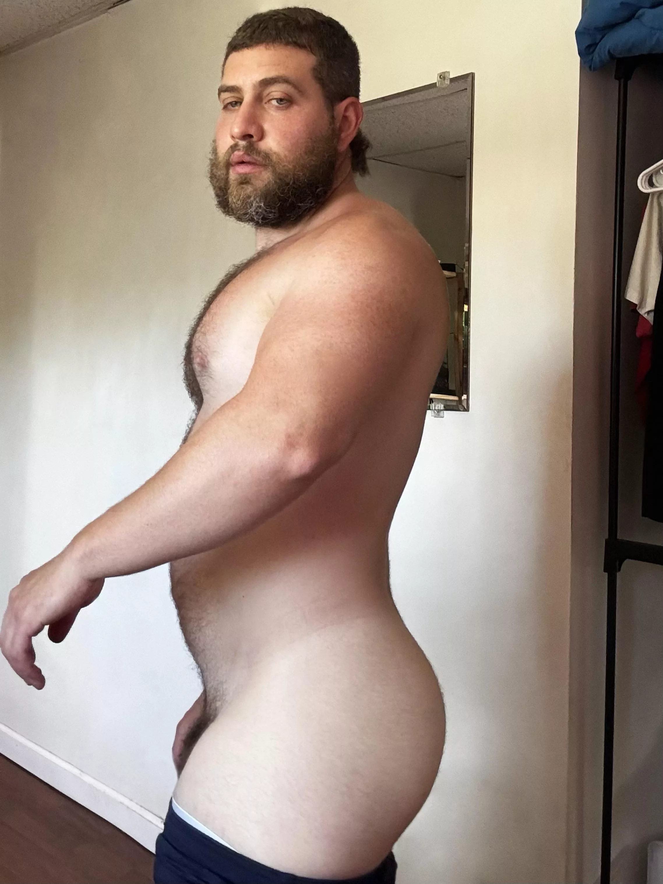 Did a personal record on the V squat today. Very excited posted by hulkthefrog