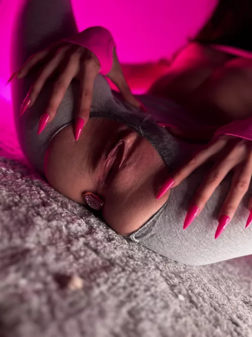 I need 2 fingers in my pussy and one quality licking by la_skinny