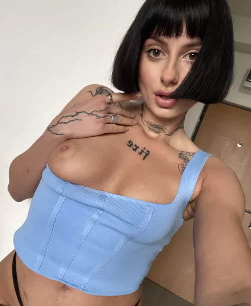 I'm waiting for a courier with delicious food by Slimedorion26