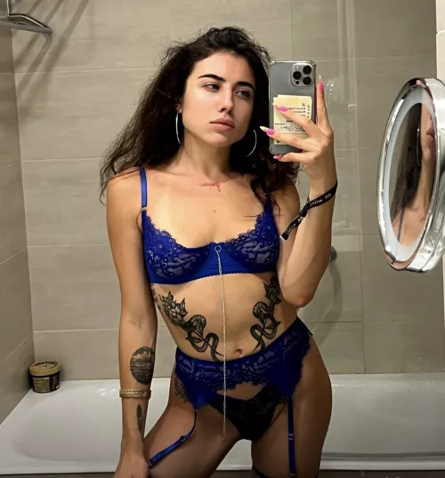 My favorite mirror for selfies by attractivebaby