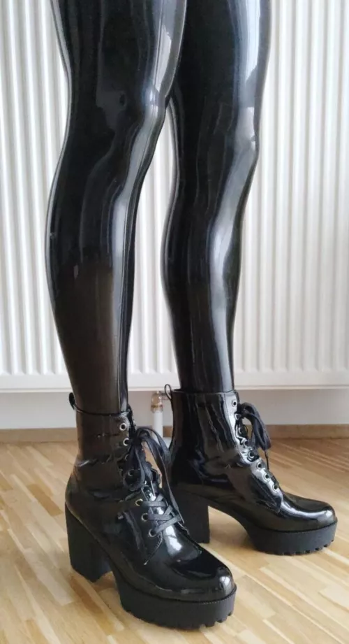 Shiny high heel boots [M]  by FetishPengu