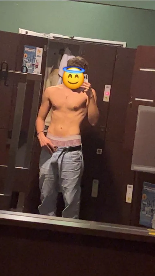 18yo need cum and cocks by Loose_Economics4829