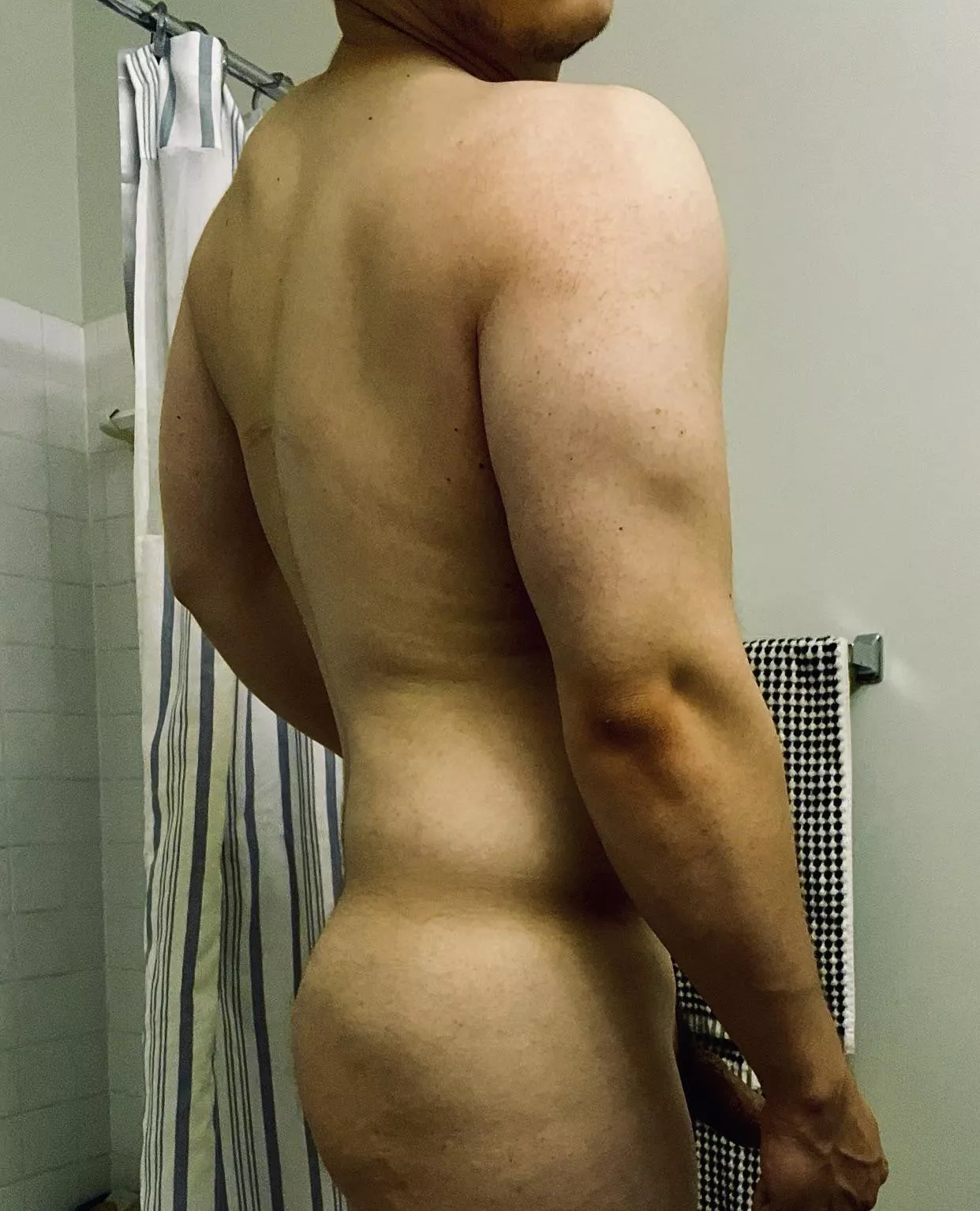 [27] Farmer bro looking for more holes to file with my droopy seed 💧 posted by Base2Ball_