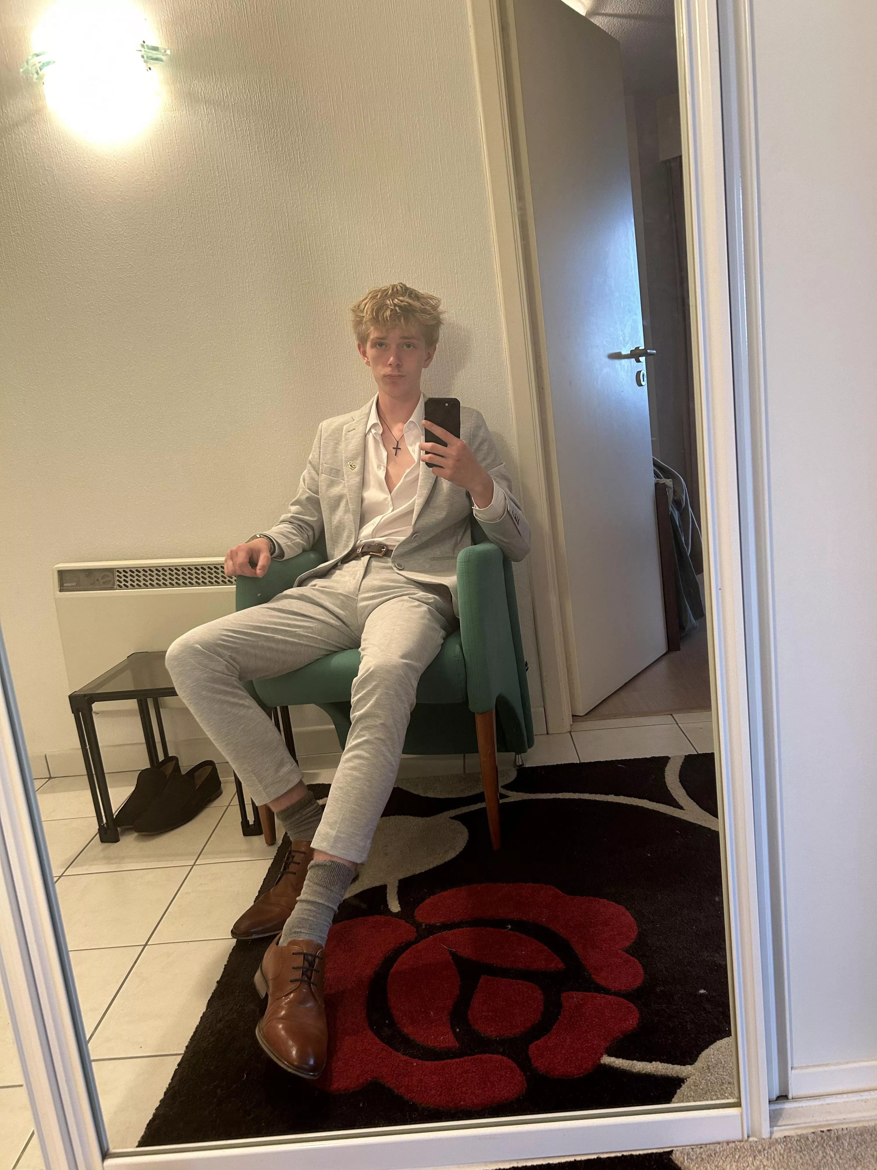 heyy there to the 4 people seeing this  posted by Hot_Station_9320