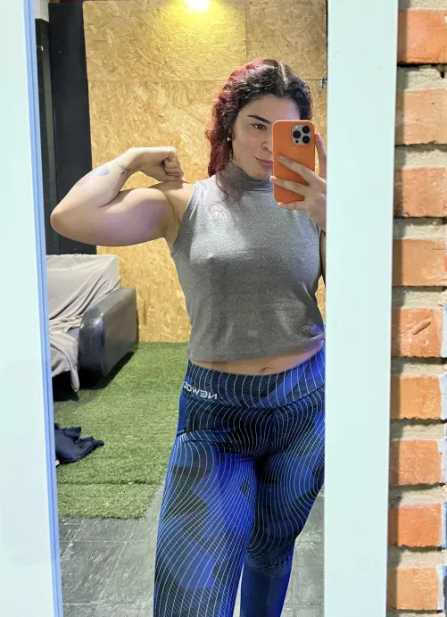 i dont need bra by Isabellaacurlyys