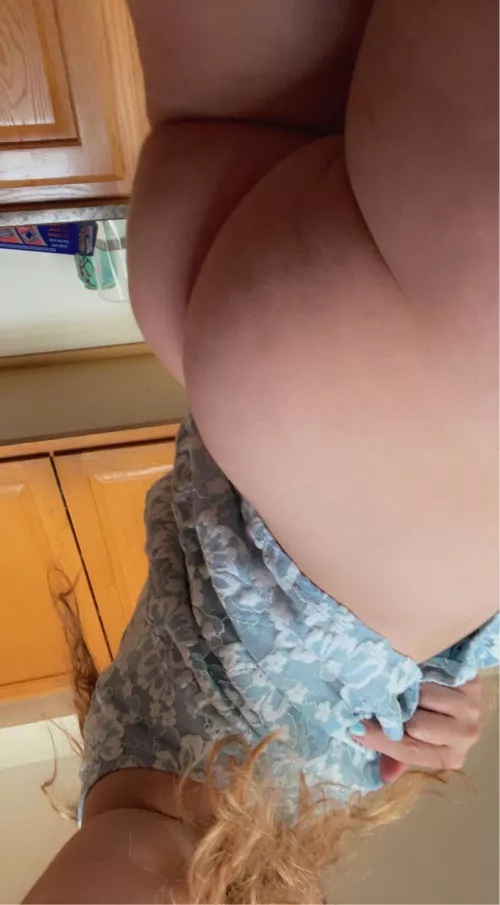 I have a little peach that’s always ripe to eat  by lil-athena