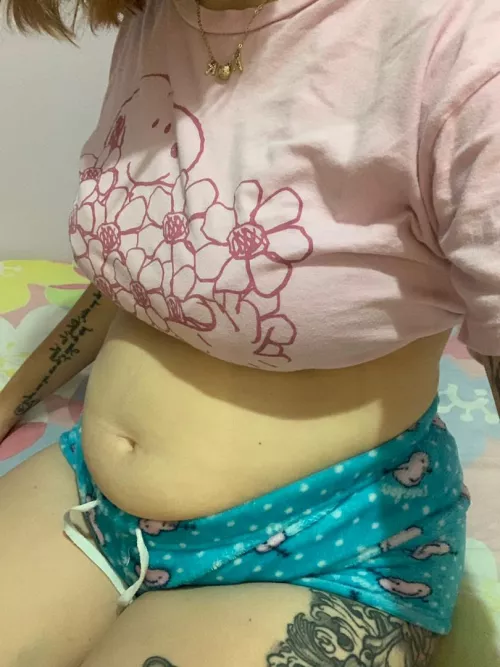 Someone feed me  by WingsQueen