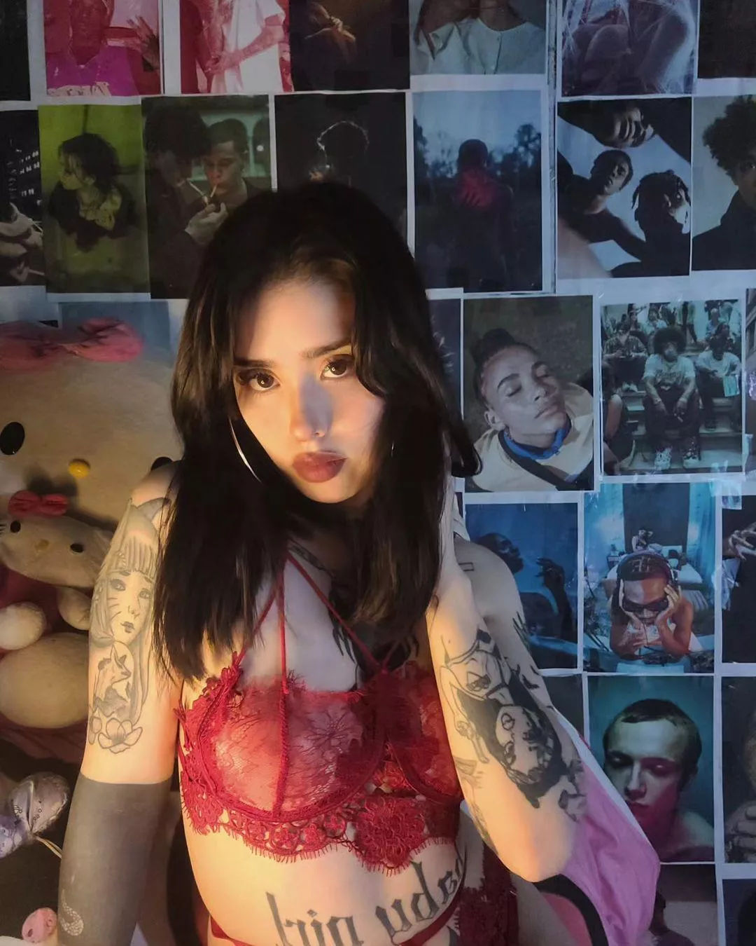 What coloured set suits me best? posted by demoncandiex