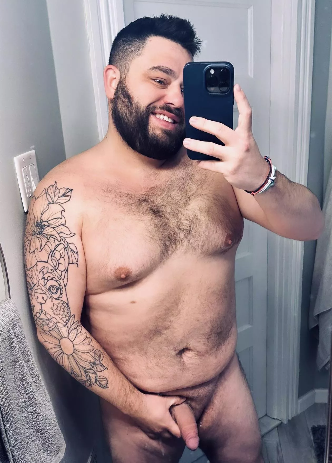 Chubby, 36 years old… but still feel kinda hot, hope you agree! posted by CyanMagentaGaming
