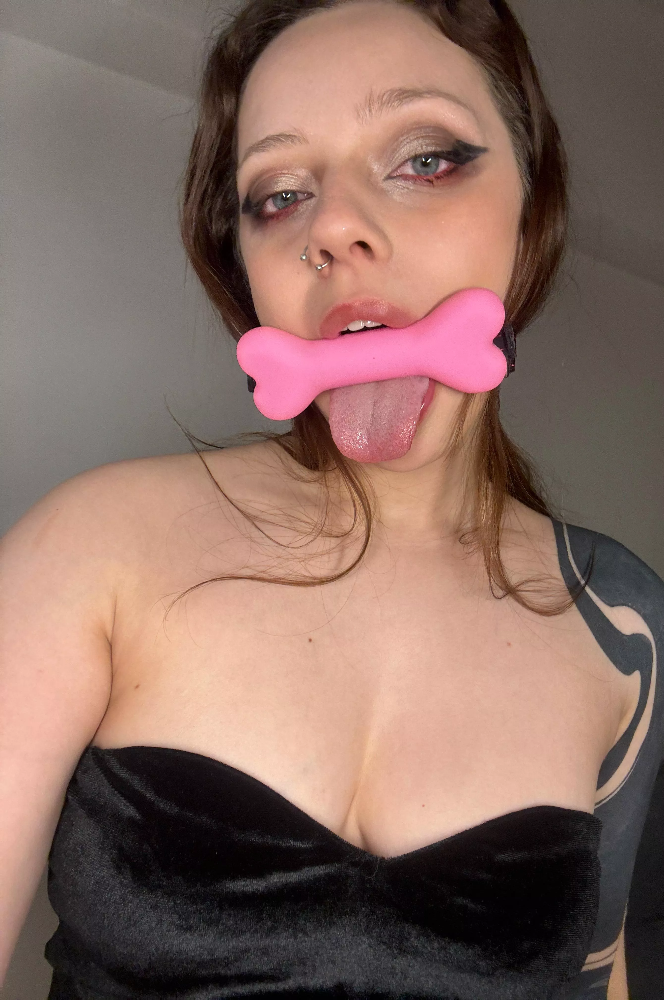 Doggy love her bone posted by zzzzBangbangbanzzzz