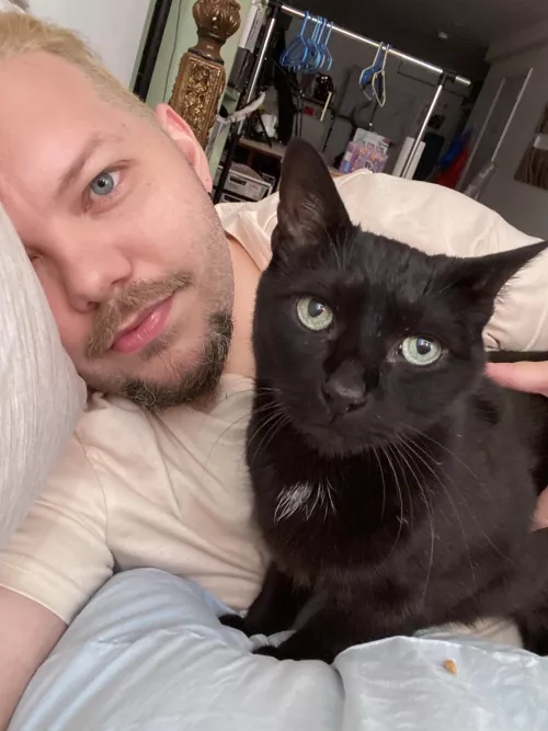 He likes to hang out while I play PS5 🐈‍⬛ who’s playing FF14, DBD, Diablo IV? Or D&D ⚔️ 🧝‍♂️ by AstralDreamzzz