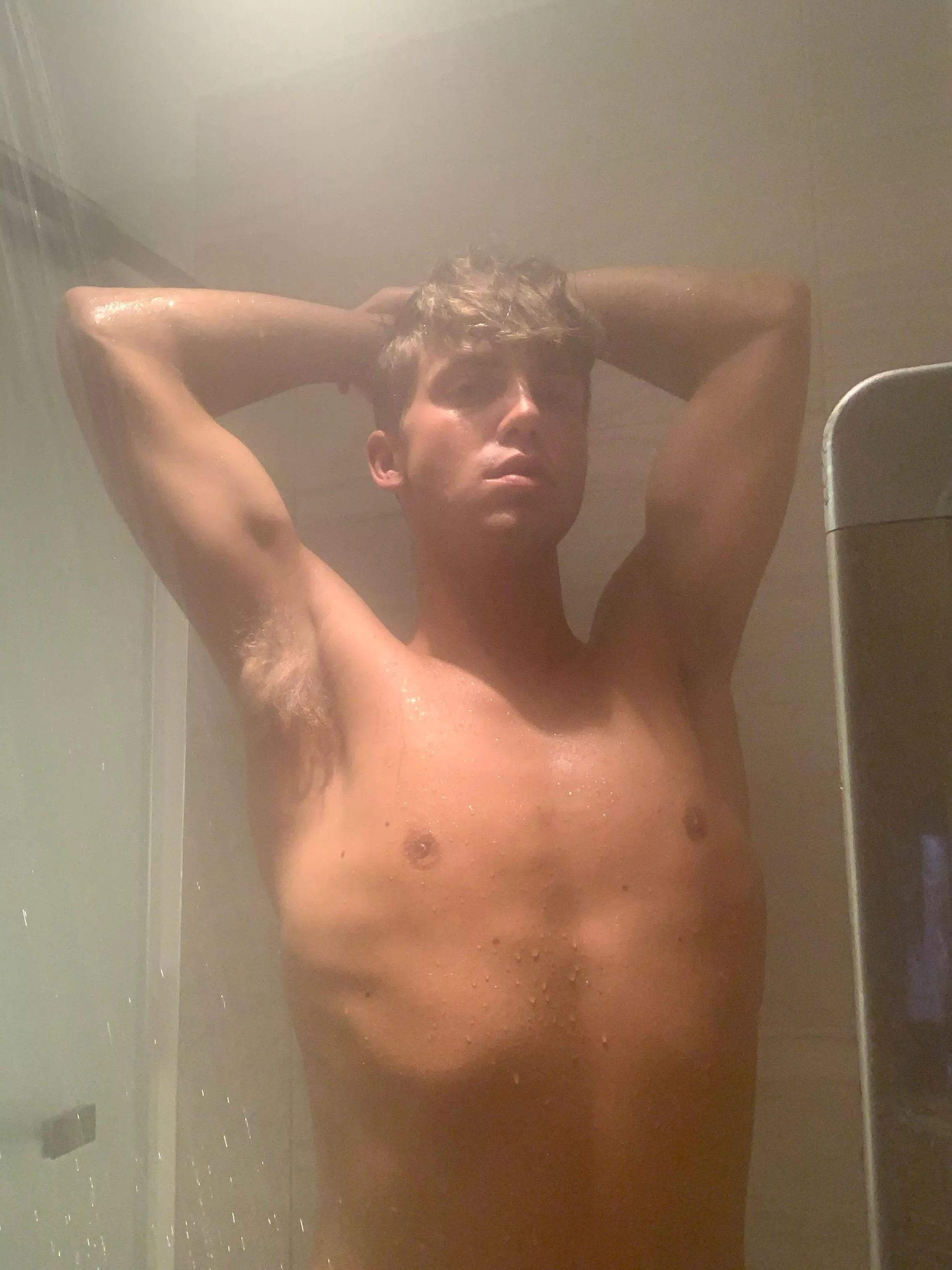 Hi ( oc ) 20 yo posted by Fluffywongs