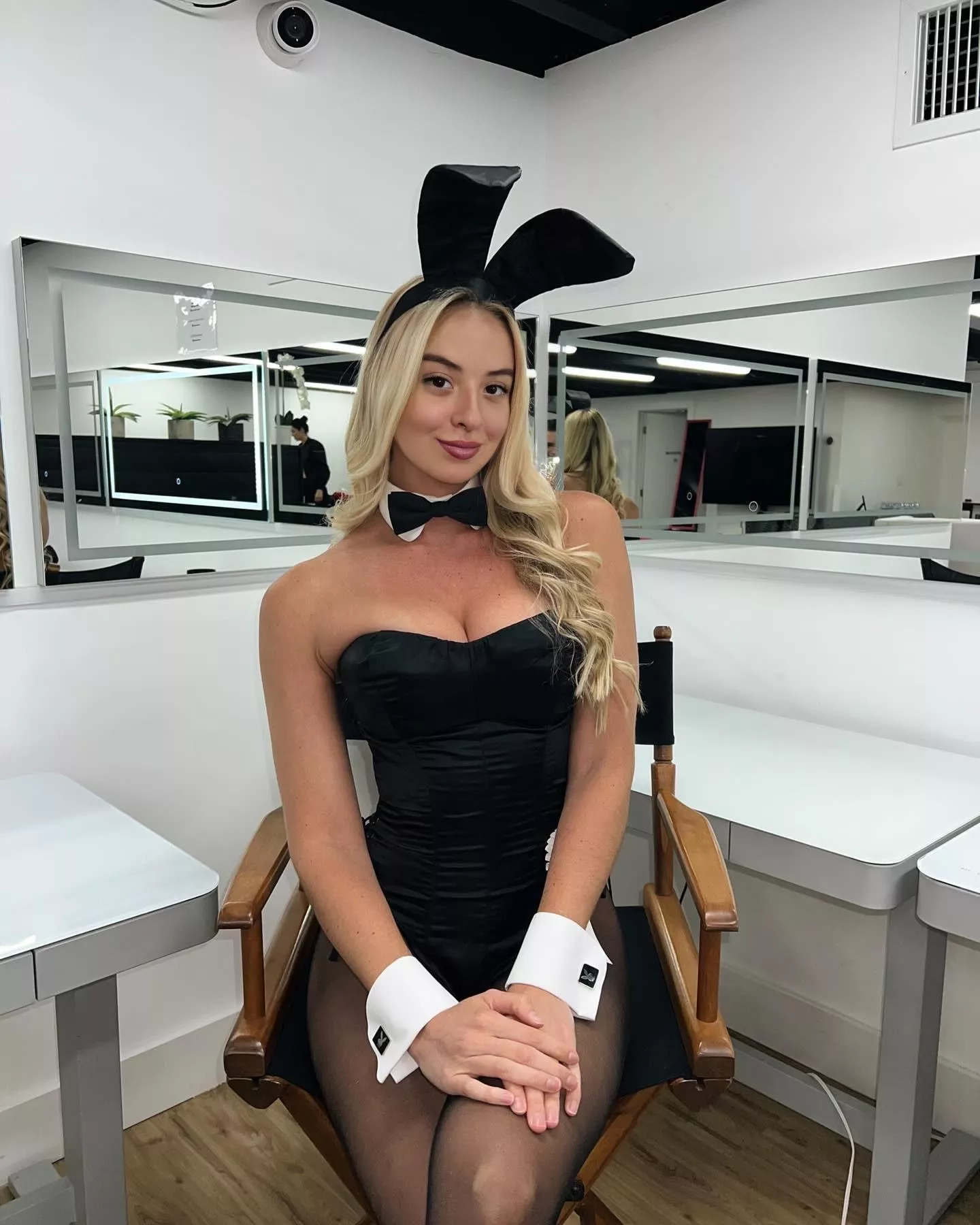 Let me give you a hug posted by LovelyyChick