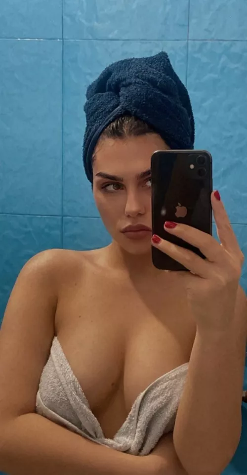 looking for someone to hold them by bonnie_barbie