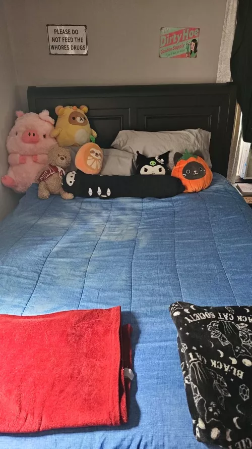 Made My Bed Like A Good Girl 😊 by darkdaydream