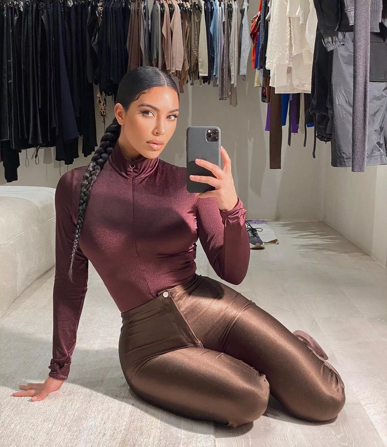 Mirror selfie 🤳 posted by Distance2030