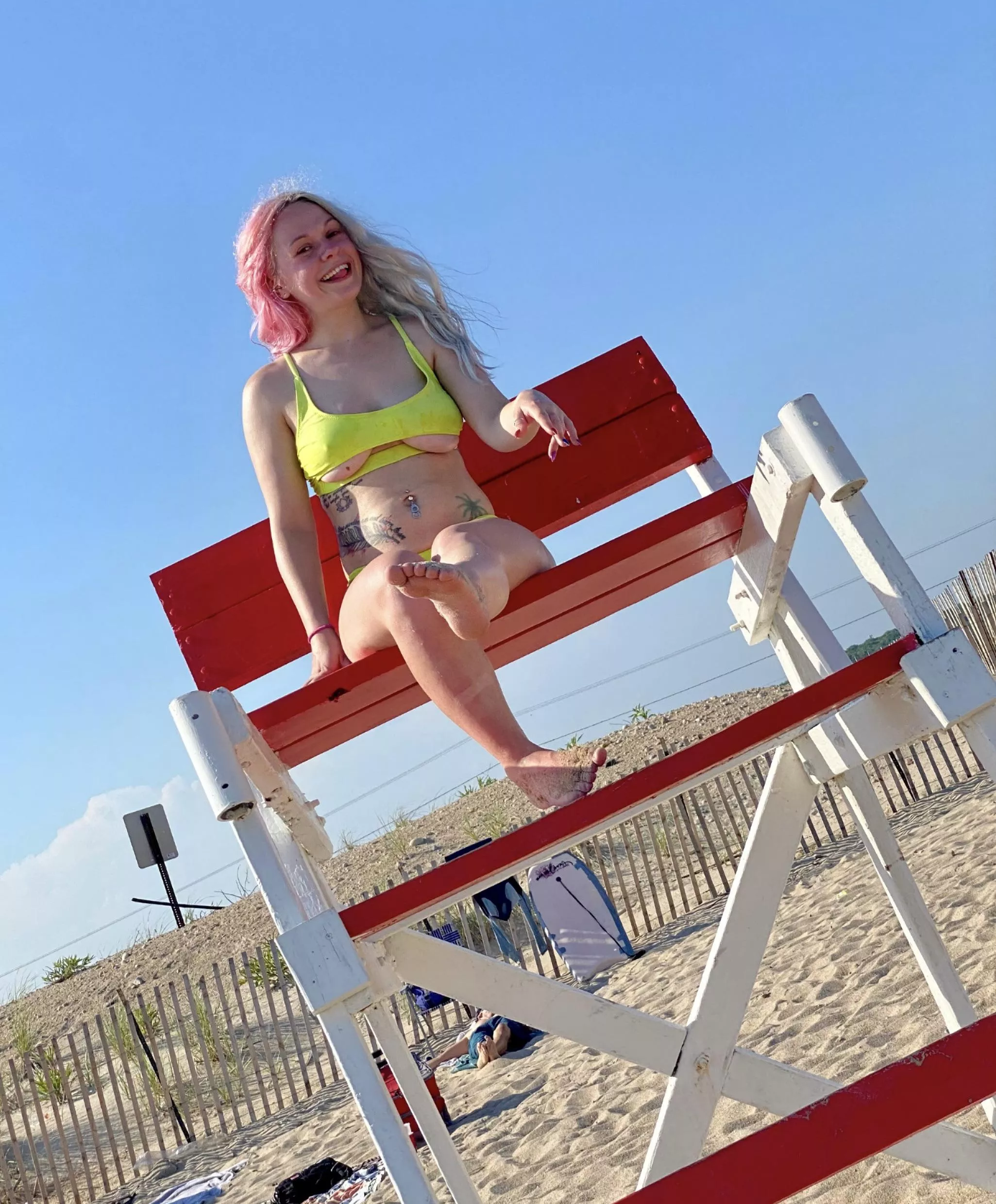 my little piggy’s are so sandy! posted by megs__dead