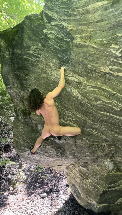Naked bouldering is the only way in this heat ; ) by Alittlecock