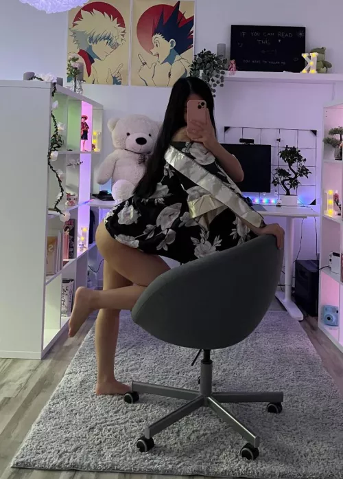 Next thing I’ll climb will be ur lap 🤭 by Sad_Bat6485