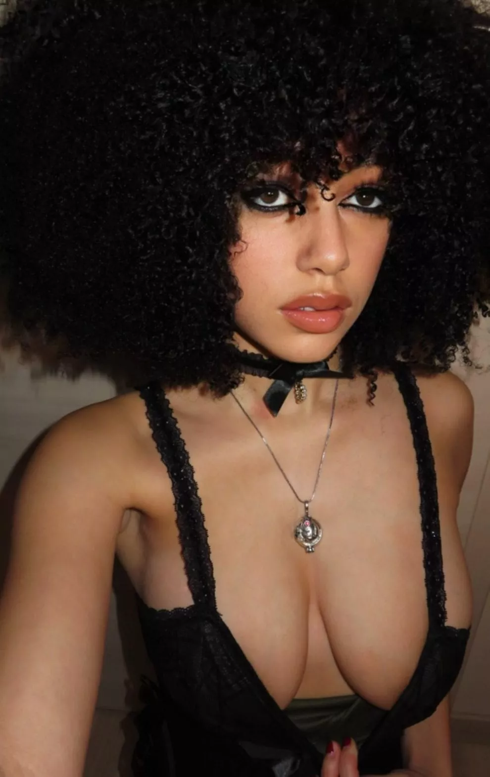 Once you try a Latina like me, you become addicted! posted by Samiraxoxodarky