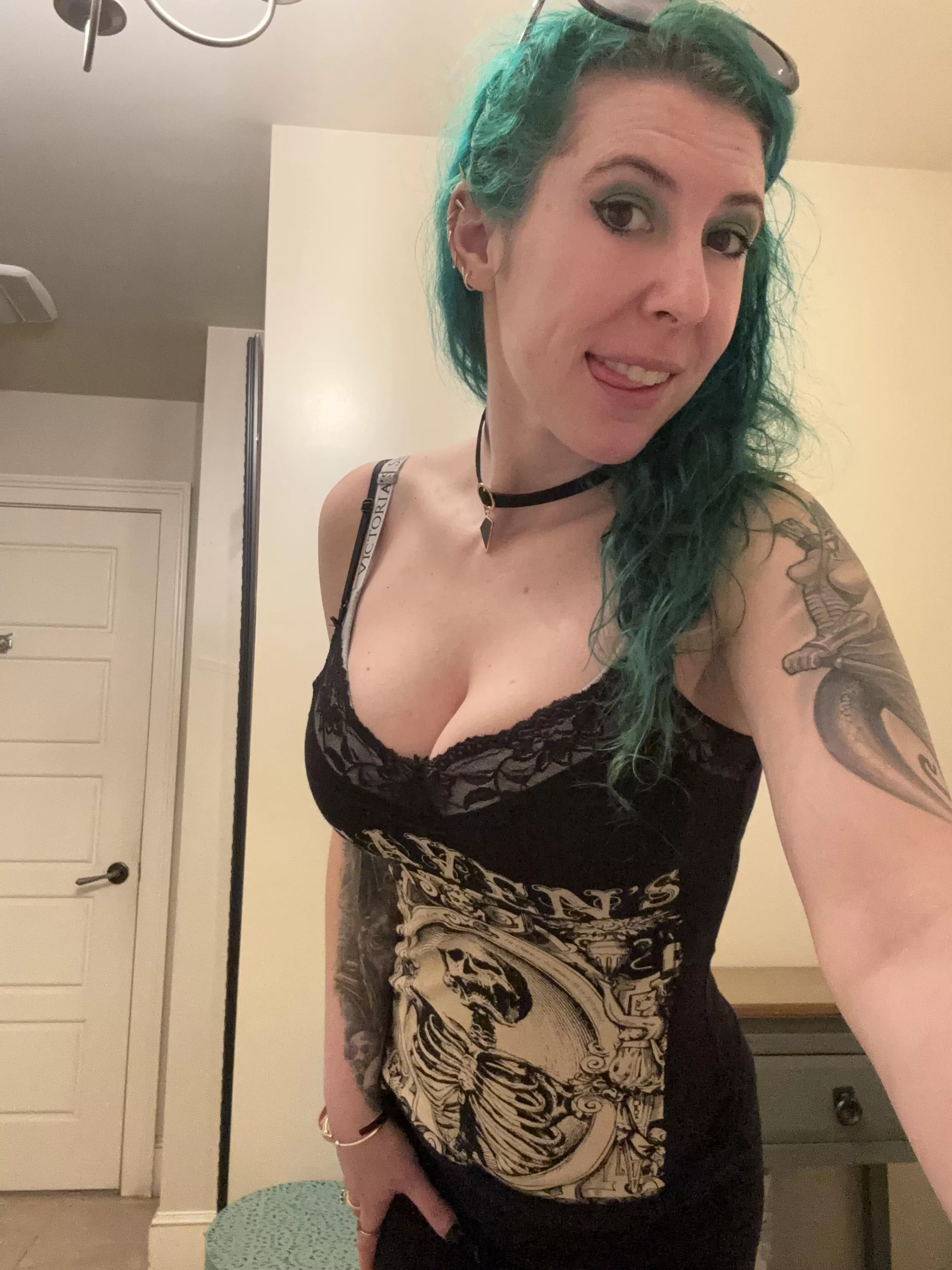 Tank top cleavage posted by sirenskiss3