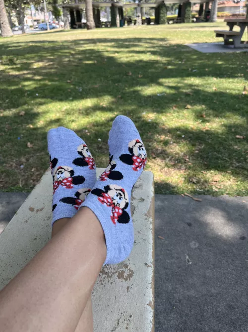 Would you stop and look?;) by WILLOW_SOLES