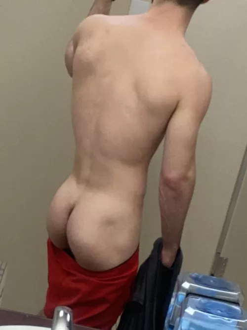[22] Heard I got a nice ass  by Armored_Stallion