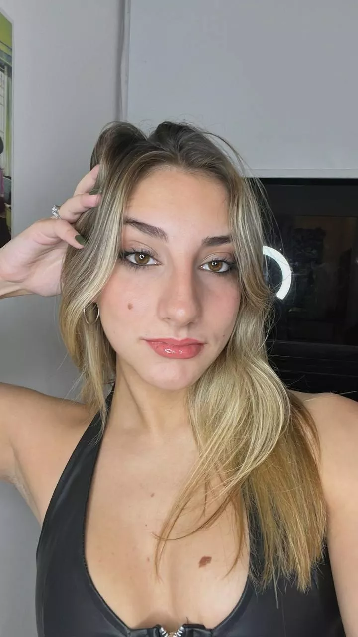 Grip my hips and make my tits shake  posted by xoxodaniii__