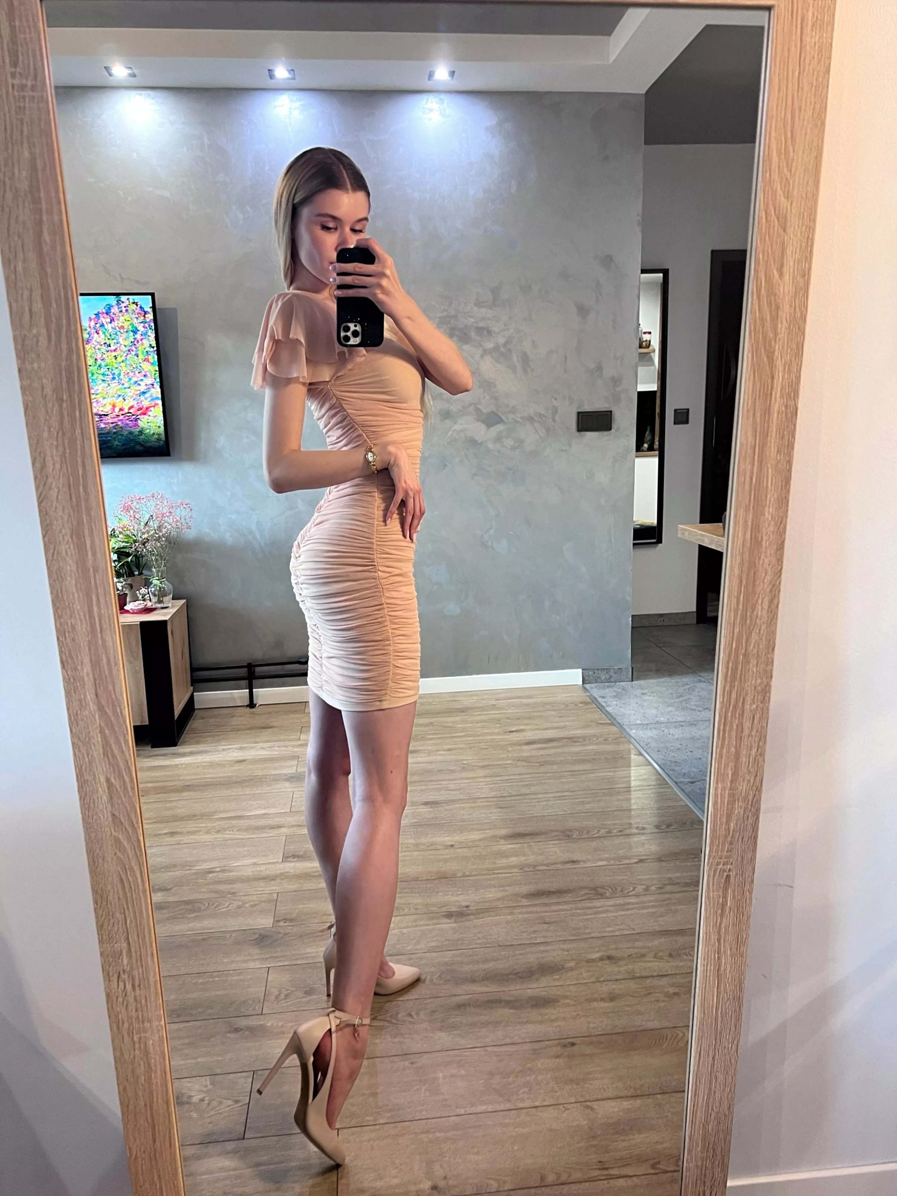 I enjoy outfits that show off my skinny legs posted by TangrineAcrobatic