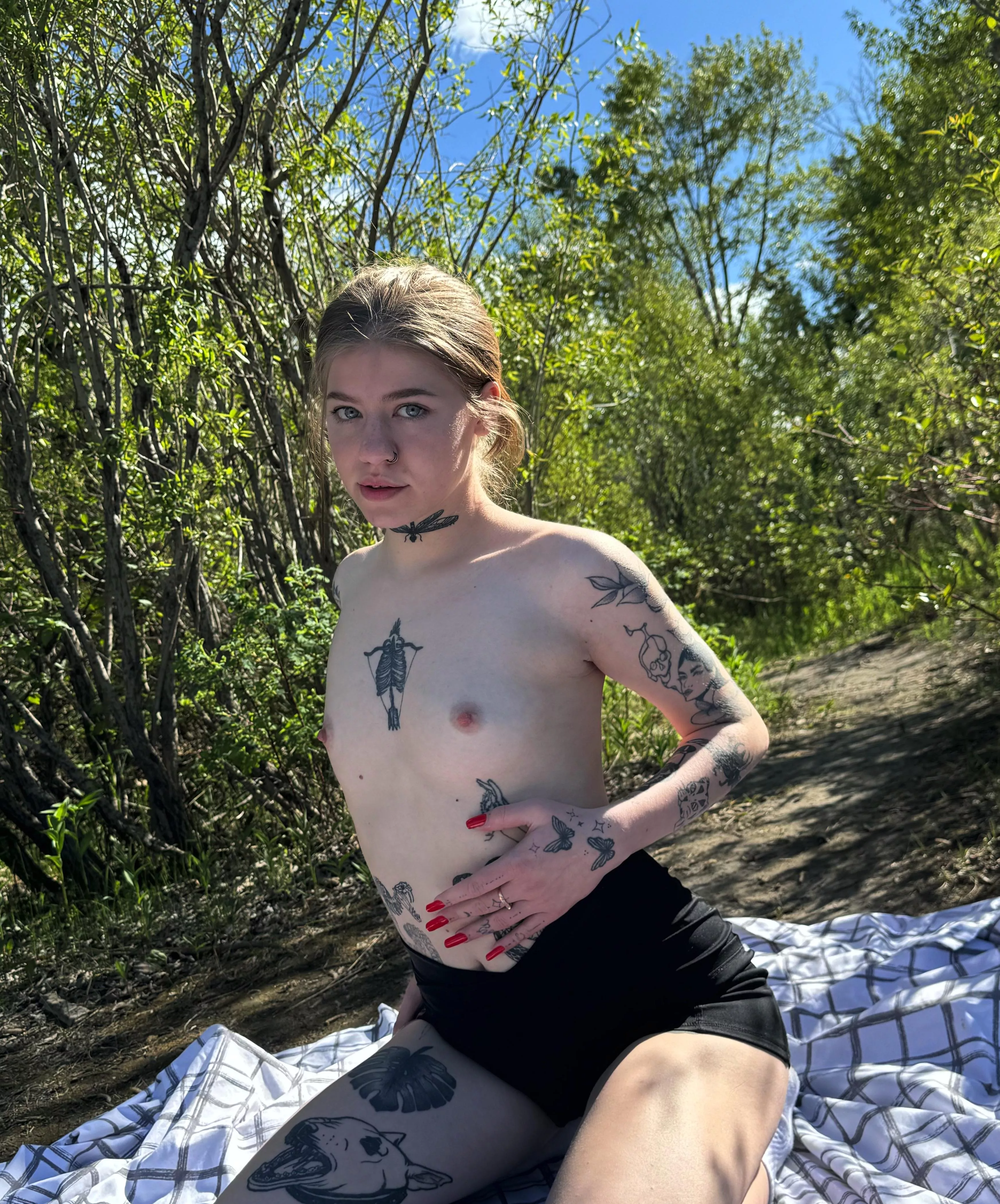Run your hands down my body and play with my perky nipples posted by Mari_Yummy