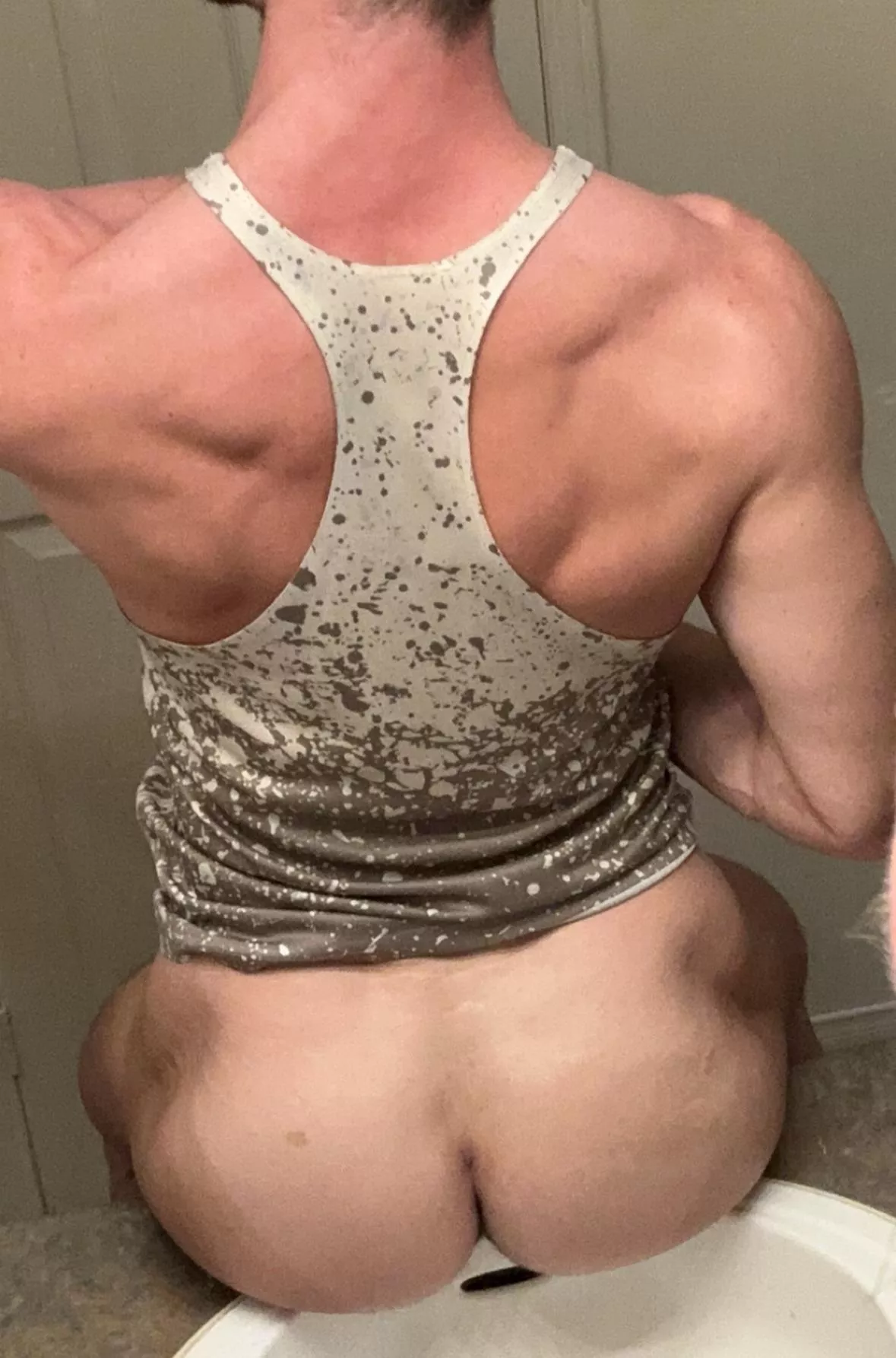 The butt always photobombs back day.  posted by Rchrdzzz