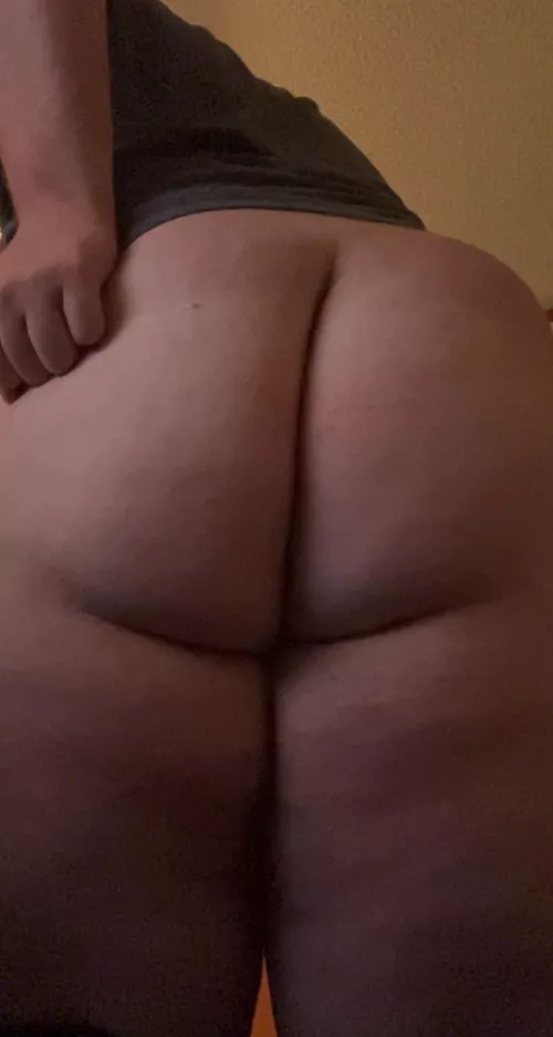 Just thought you’d like to see my ass 😜 by NoLaw8568